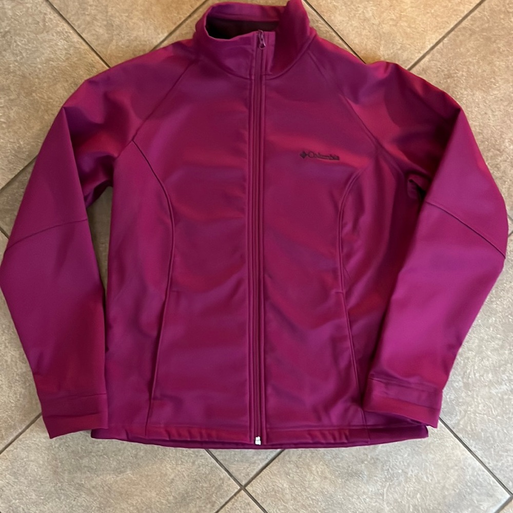 Women’s Columbia Softshell jacket Size Large